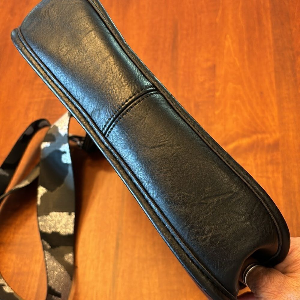 Ahdorned Black Messenger Bag - Picture 6 of 6